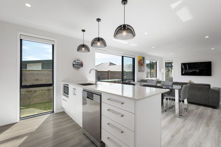 Photo of property in 25 Kayelene Place, Omokoroa, 3114