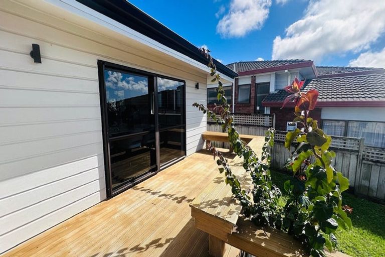 Photo of property in 5 Marlin Street, West Harbour, Auckland, 0618