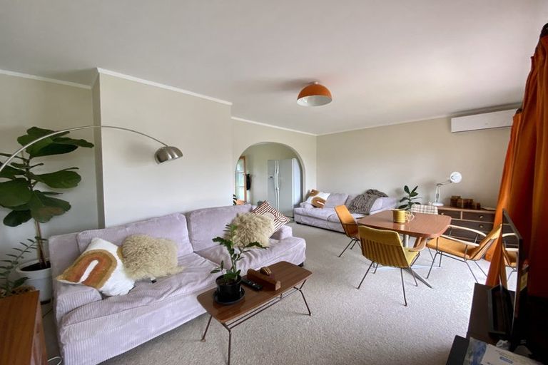 Photo of property in 2/558 Swanson Road, Ranui, Auckland, 0612