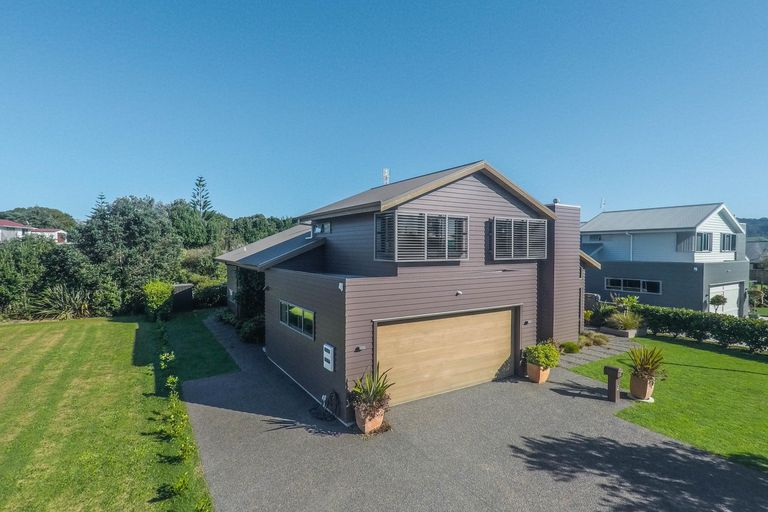 Photo of property in 5 Ian Place, Waihi Beach, 3611