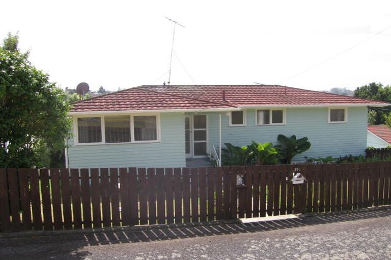 Photo of property in 1/251 Wairau Road, Totara Vale, Auckland, 0627