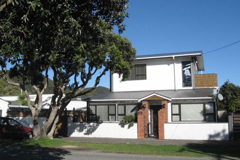Photo of property in 15 Makaro Street, Eastbourne, Lower Hutt, 5013