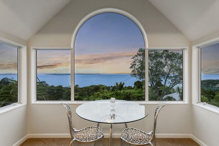 Photo of property in 98 Takahe Road, Titirangi, Auckland, 0604