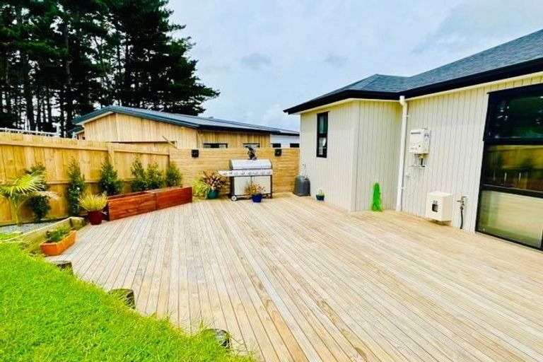 Photo of property in 1 Silverhill Lane, Silverdale, 0932