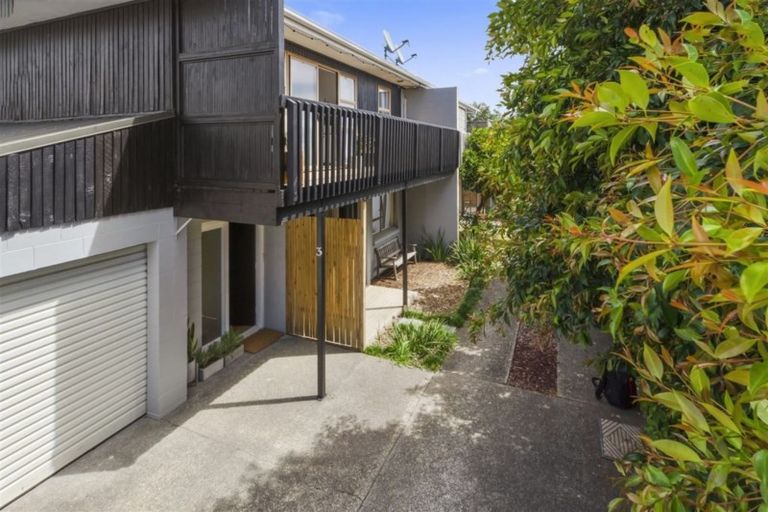 Photo of property in 3/57 Lake Road, Devonport, Auckland, 0624