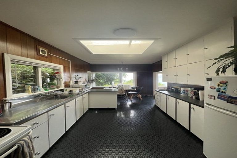 Photo of property in 6 Rangiora Avenue, Kaiwharawhara, Wellington, 6035