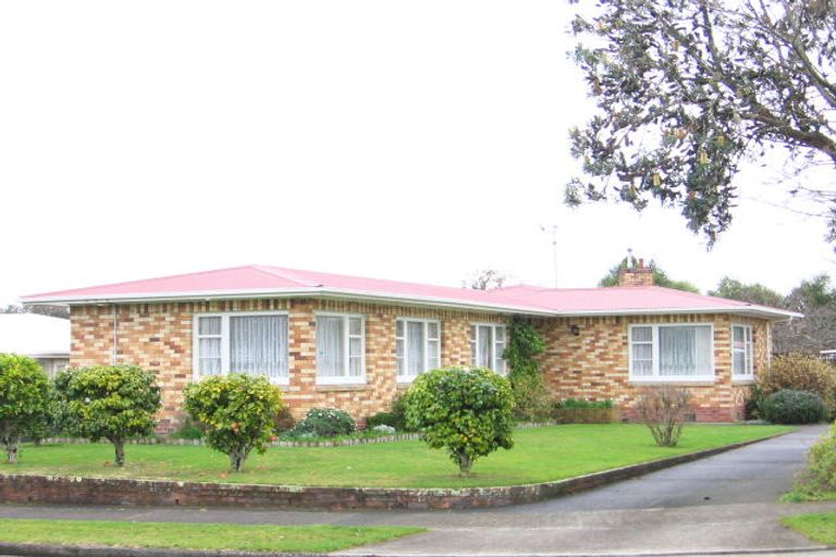 Photo of property in 6 Alton Place, Hokowhitu, Palmerston North, 4410
