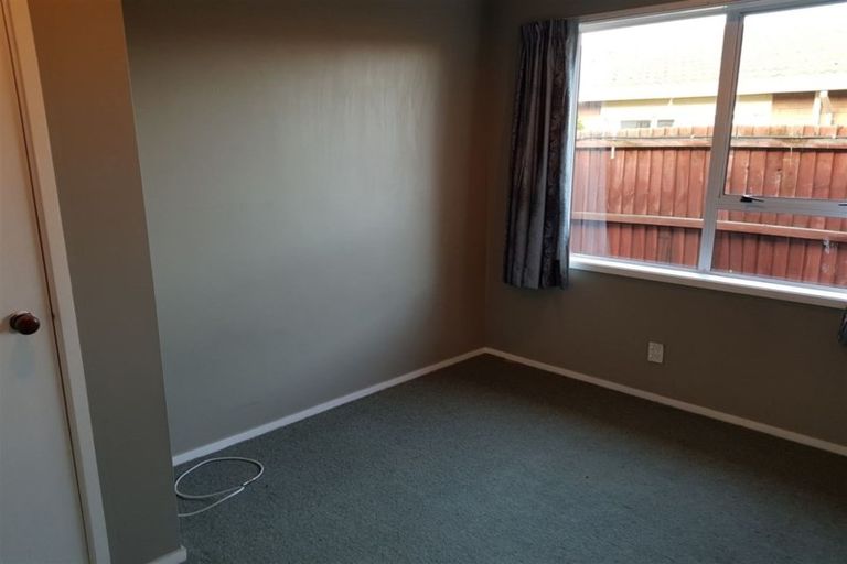 Photo of property in 2/12 Glenbyre Place, Bromley, Christchurch, 8062