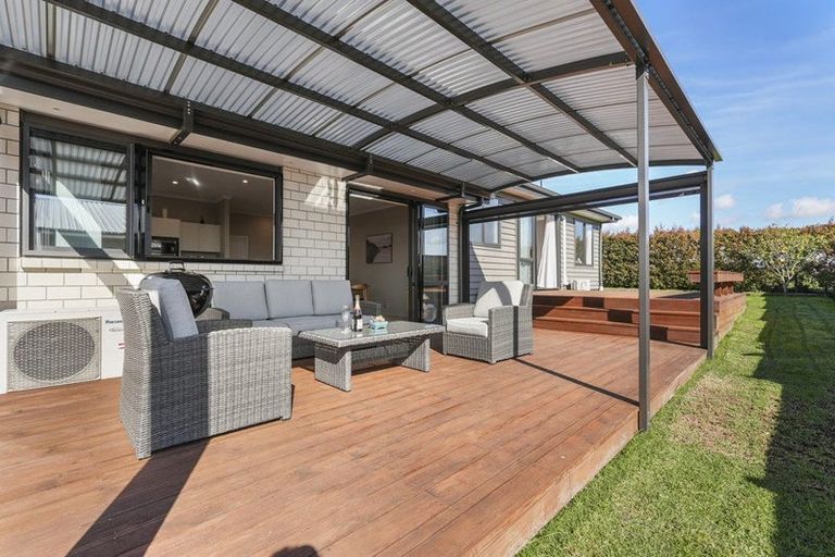 Photo of property in 2 Makaka Lane, Silverdale, 0932