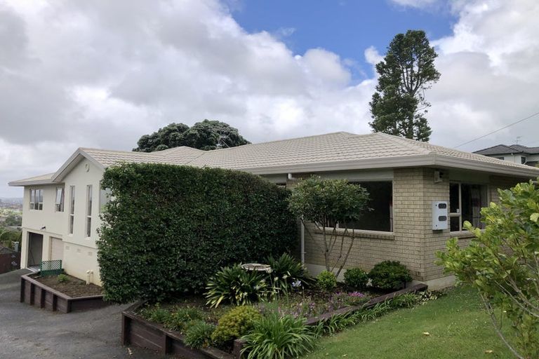 Photo of property in 80 Luckens Road, West Harbour, Auckland, 0618
