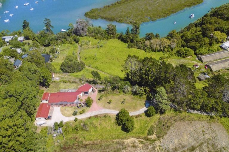 Photo of property in 90 Cedar Terrace, Stanmore Bay, Whangaparaoa, 0932