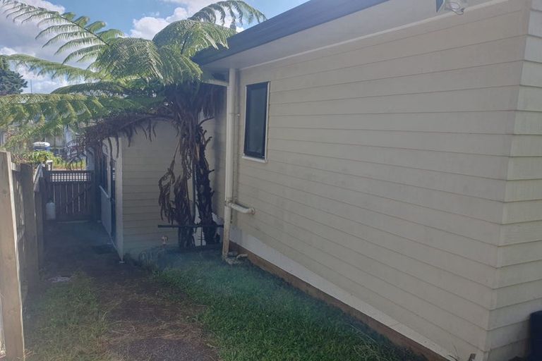 Photo of property in 1/20 Barbados Drive, Unsworth Heights, Auckland, 0632