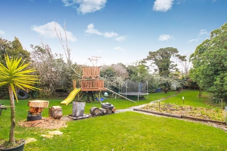 Photo of property in 12 Cron Avenue, Te Atatu South, Auckland, 0610