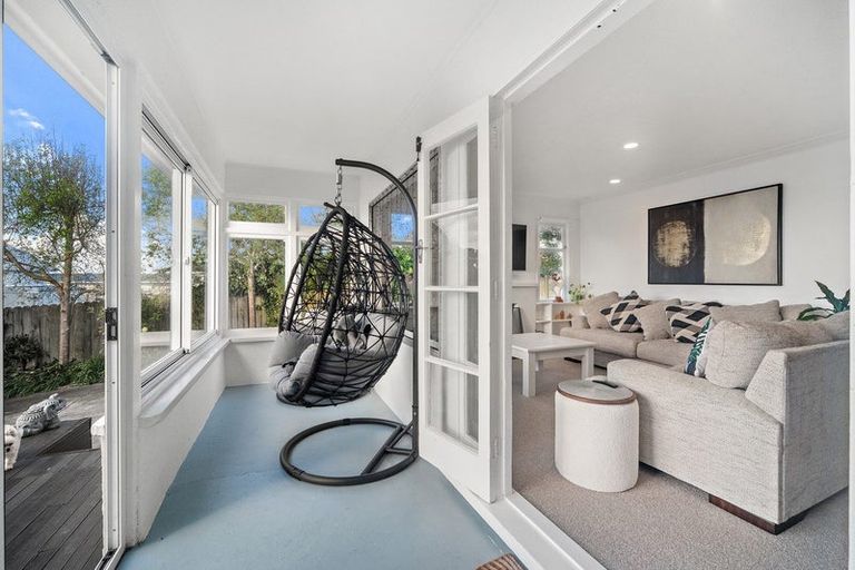 Photo of property in 15 Torkar Road, Clarks Beach, 2122