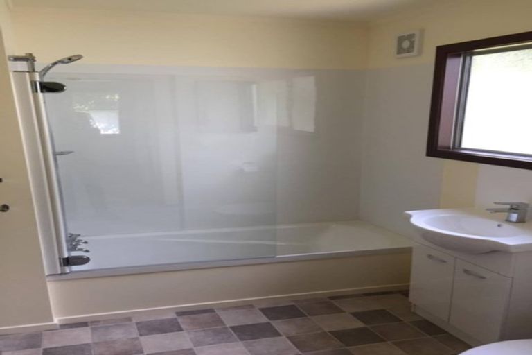 Photo of property in 93 Stewart Drive, Newlands, Wellington, 6037