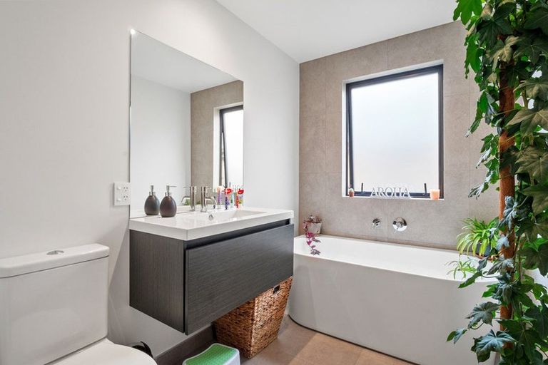 Photo of property in 26 Perendale Road, Jacks Point, 9371