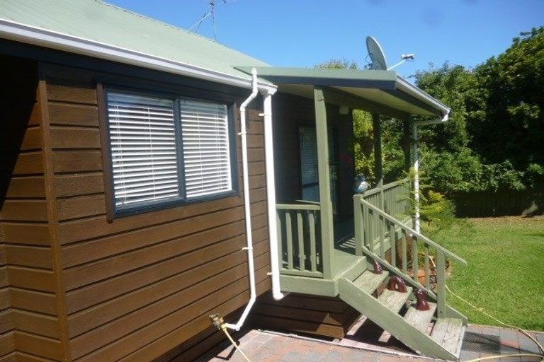 Photo of property in 147 Botany Road, Botany Downs, Auckland, 2010