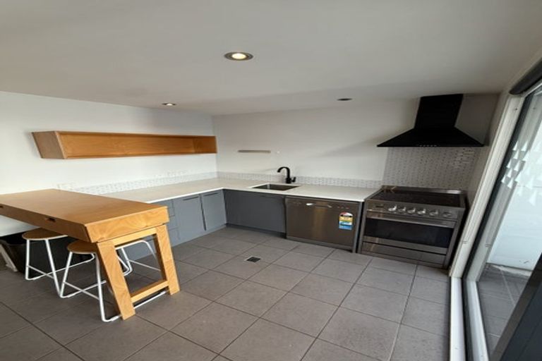 Photo of property in 3/464 Adelaide Road, Berhampore, Wellington, 6023