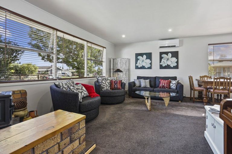 Photo of property in 25 Dalry Place, Mangere Bridge, Auckland, 2022