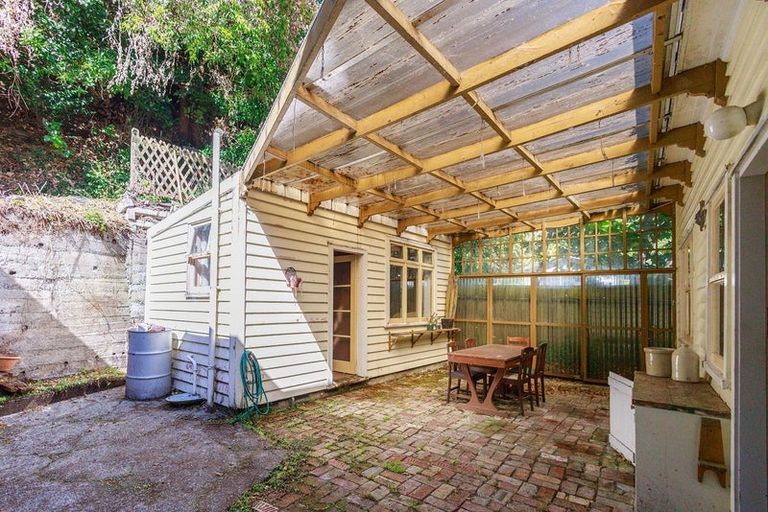 Photo of property in 151 Glenmore Street, Kelburn, Wellington, 6012