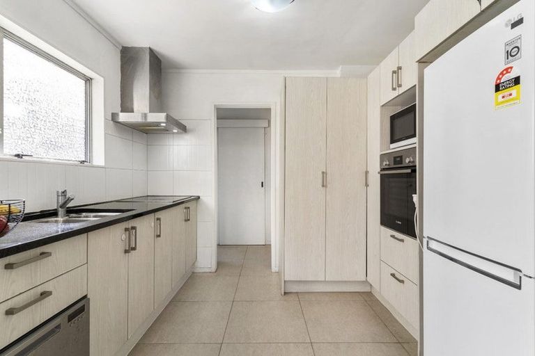 Photo of property in 60 Kohekohe Street, New Lynn, Auckland, 0600