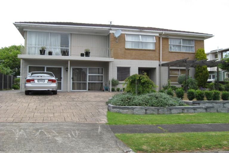 Photo of property in 5 Warden Place, Mangere Bridge, Auckland, 2022