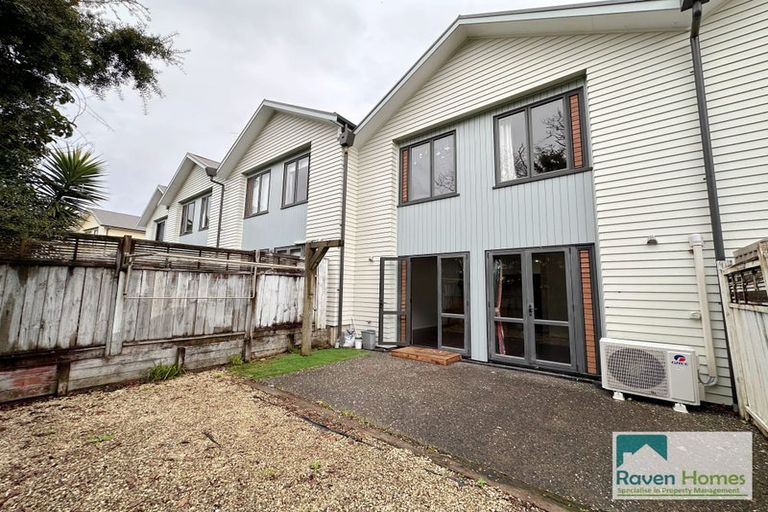 Photo of property in 9/11 The Avenue, Albany, Auckland, 0632