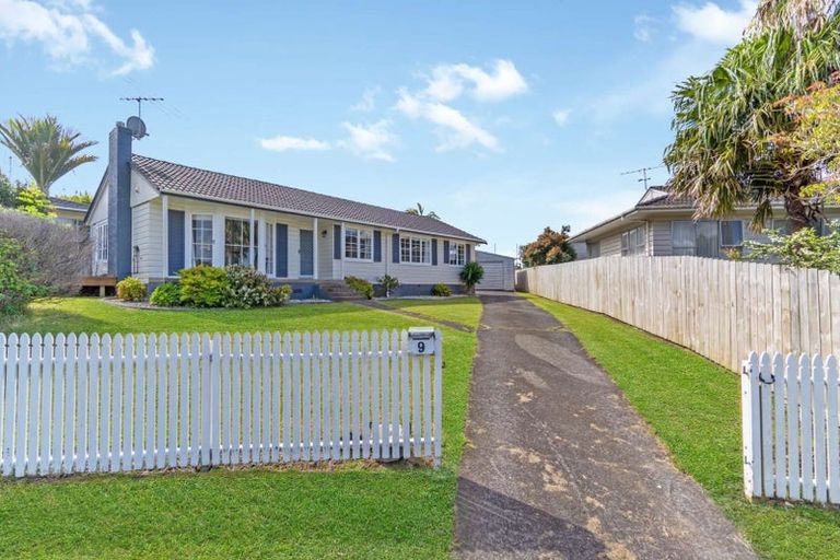 Photo of property in 9 Towra Place, Botany Downs, Auckland, 2010