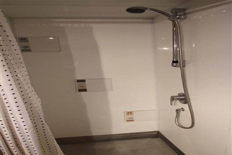 Photo of property in 78 Gladstone Road, Northcote, Auckland, 0627