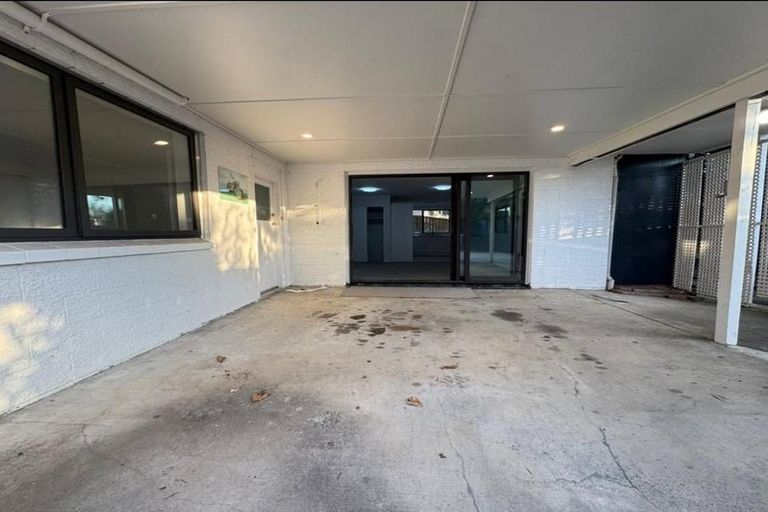 Photo of property in 14 Hurstbourn Priors, Goodwood Heights, Auckland, 2105