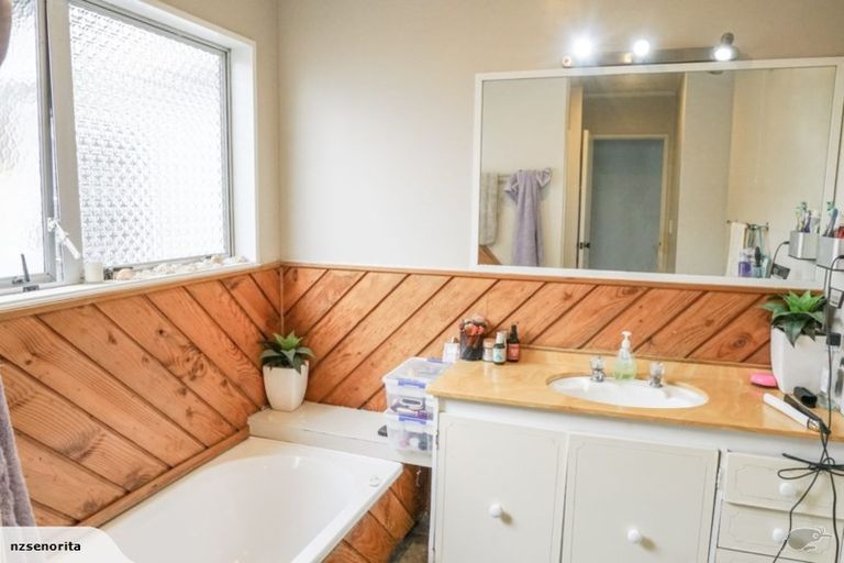 Photo of property in 399 Welcome Bay Road, Welcome Bay, Tauranga, 3112