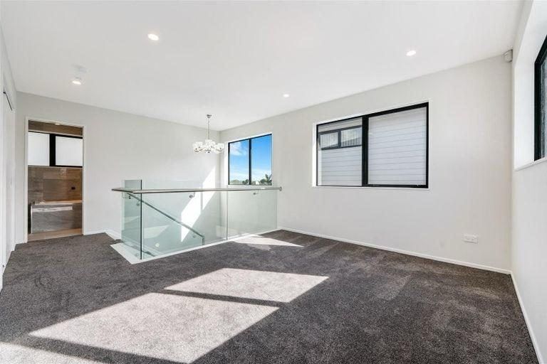 Photo of property in 76a Botany Road, Botany Downs, Auckland, 2010