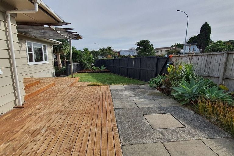 Photo of property in 151 Reeves Road, Pakuranga Heights, Auckland, 2010