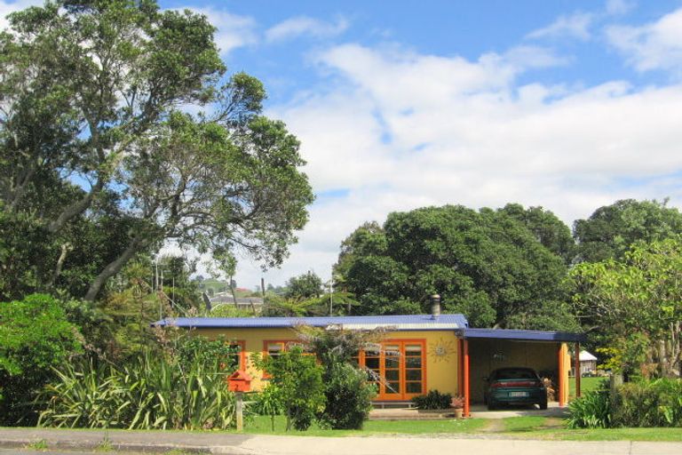 Photo of property in 2 Snell Crescent, Waihi Beach, 3611