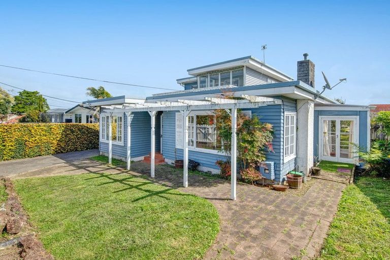 Photo of property in 330 East Coast Road, Sunnynook, Auckland, 0632