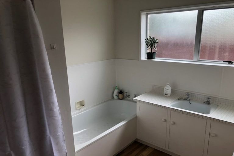 Photo of property in 70 Cutts Road, Russley, Christchurch, 8042