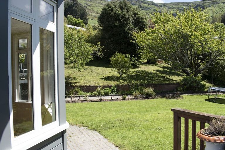 Photo of property in 49 Voelas Road, Lyttelton, 8082