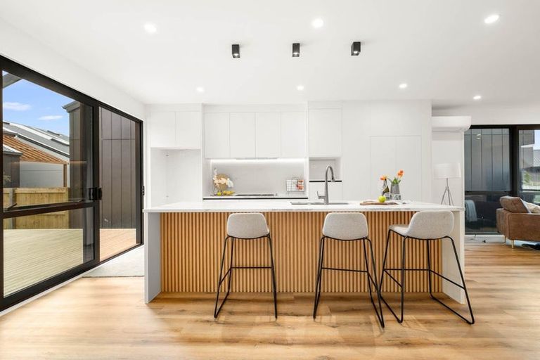 Photo of property in 8 Dorset Down Drive, Karaka, 2580