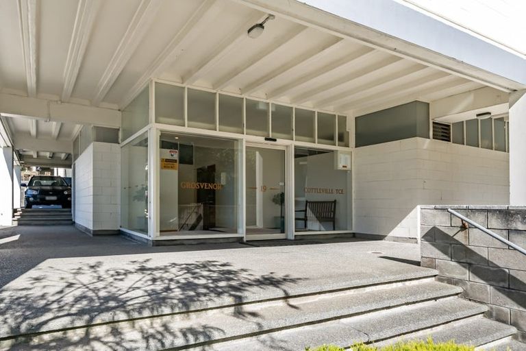 Photo of property in Grosvenor Flats, 19 Cottleville Terrace, Thorndon, Wellington, 6011