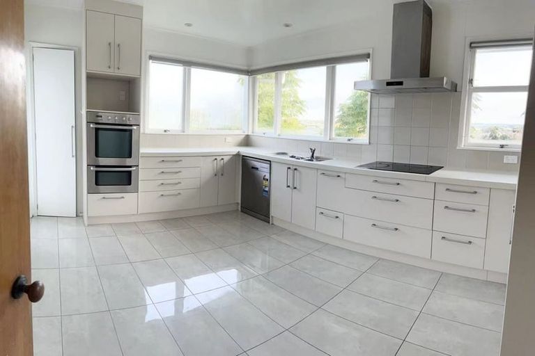 Photo of property in 154 Bleakhouse Road, Mellons Bay, Auckland, 2014