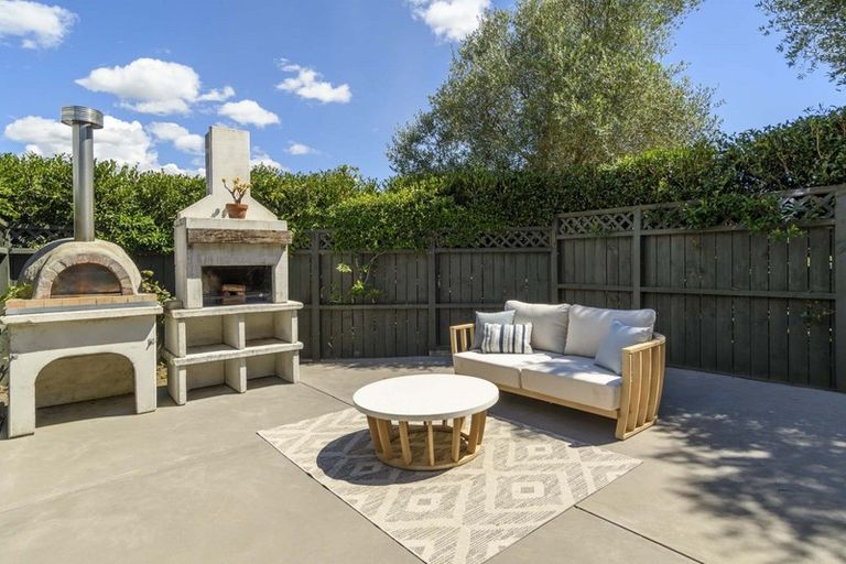 Photo of property in 1 Guildford Place, Bethlehem, Tauranga, 3110