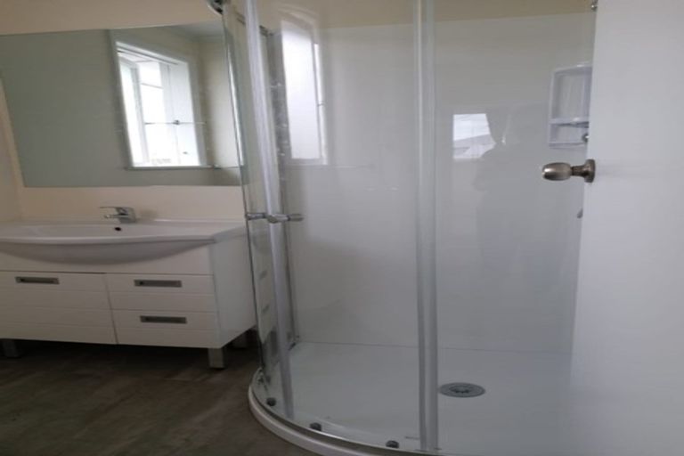 Photo of property in 4/41 Greenslade Crescent, Northcote, Auckland, 0627