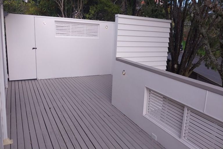 Photo of property in 1/5 Kathleen Street, Totara Vale, Auckland, 0627