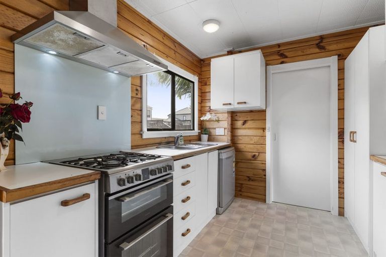 Photo of property in 185 Carnoustie Drive, Wattle Downs, Auckland, 2103