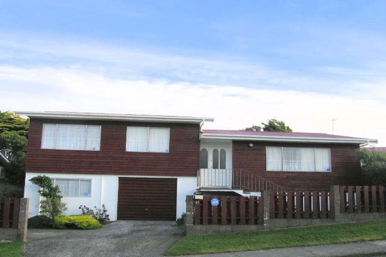 Photo of property in 45 Somes Crescent, Newlands, Wellington, 6037