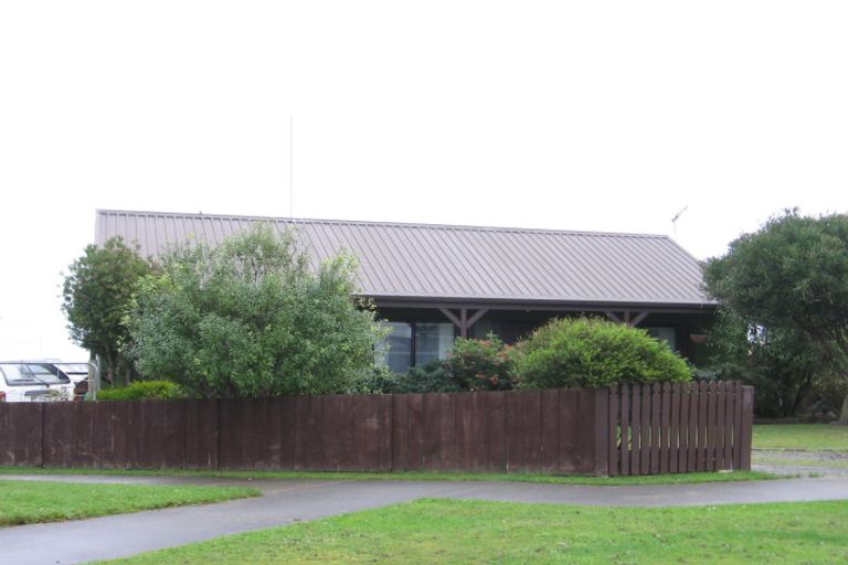 Photo of property in 1 Lydia Place, Kelvin Grove, Palmerston North, 4414