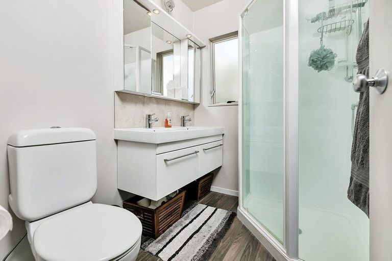 Photo of property in 3/57 Gladstone Road, Northcote, Auckland, 0627