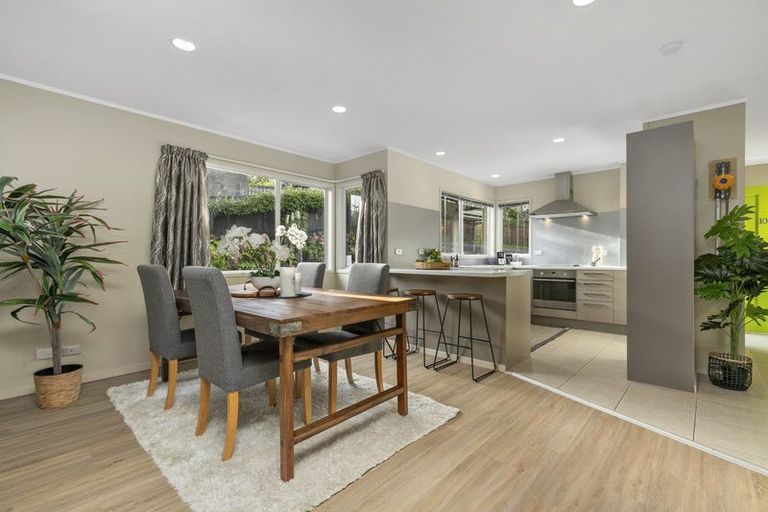 Photo of property in 10 Springtime Crescent, Stanmore Bay, Whangaparaoa, 0932
