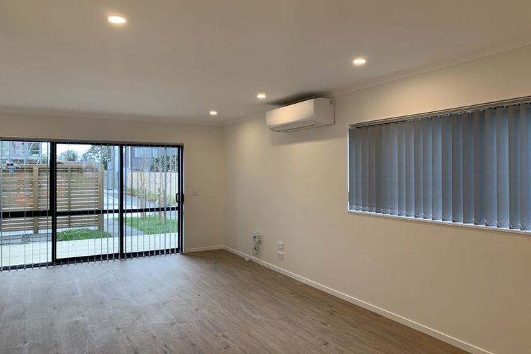 Photo of property in 468c Roscommon Road, Clendon Park, Auckland, 2103