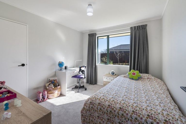 Photo of property in 6 Logan Place, Kelvin Grove, Palmerston North, 4414